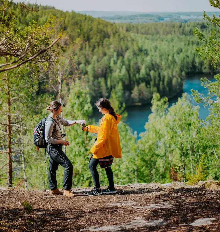 two women walking near Revontuli resort